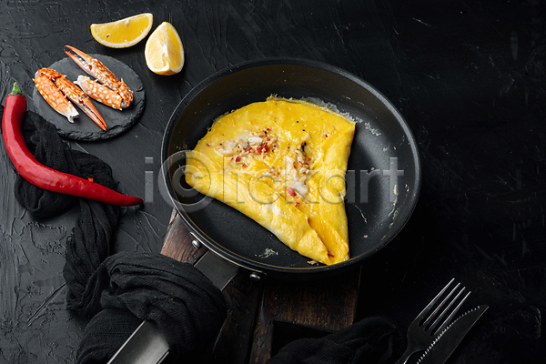 사람없음 JPG 포토 하이앵글 해외이미지 계란 계란요리 고추 나이프 레몬 오믈렛 음식 집게발 천(직물) 포크