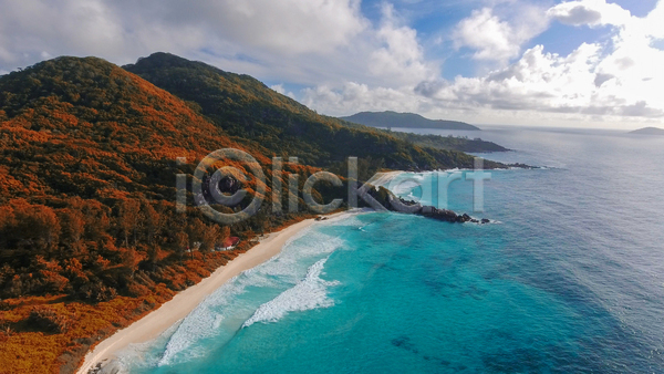 사람없음 JPG 포토 항공촬영 해외이미지 구름(자연) 만 바다 섬 여행 자연 풍경(경치) 하늘 해변