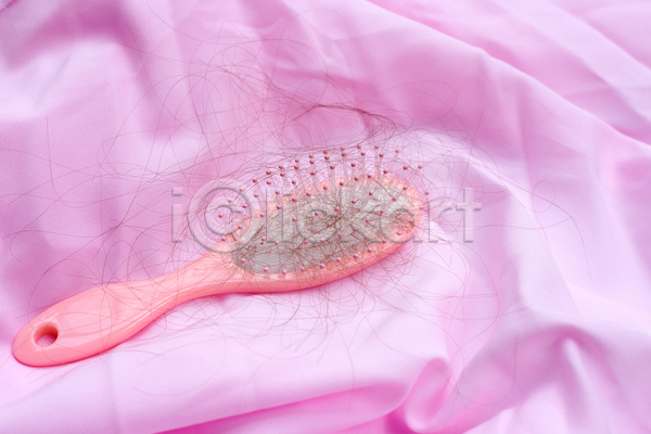 사람없음 JPG 포토 해외이미지 머리빗 머리카락 분홍색배경 숱 실내 오브젝트 천(직물) 탈모