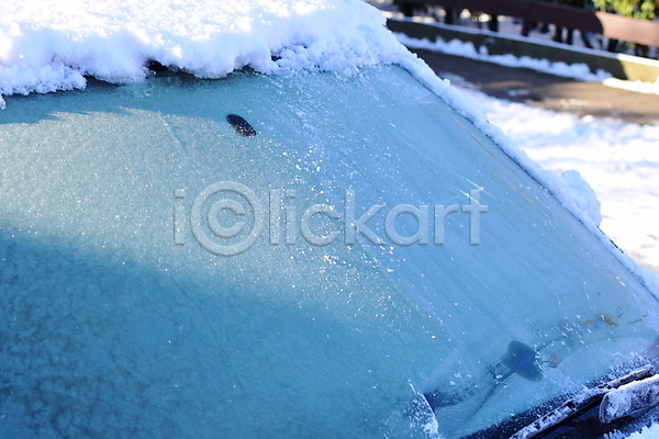 추위 사람없음 JPG 소프트포커스 포토 해외이미지 겨울 계절 맑음 백그라운드 야외 자동차 질감 태양 파란색 햇빛