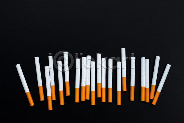 사람없음 JPG 포토 해외이미지 검은배경 담배 실내 일렬 카피스페이스 흡연