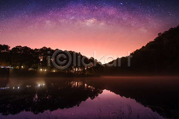 감성 분위기 사람없음 JPG 실루엣 포토 해외이미지 나무 몽환 반사 밤하늘 별 보라색 야간 야외 은하수(은하) 호수