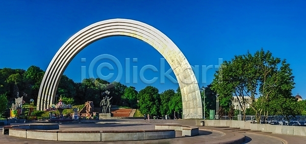 산책 우정 사람없음 JPG 포토 해외이미지 건물 건축양식 도시 도시풍경 맑음 명승지 아치 아침 여름 여행 역사 우크라이나 유럽 정사각형 천연기념물 파노라마 해외포토