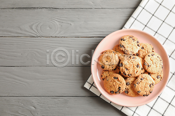 사람없음 JPG 포토 해외이미지 디저트 식탁보 접시 초코칩쿠키 카피스페이스 쿠키