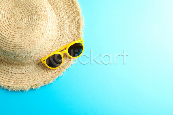 사람없음 JPG 포토 해외이미지 밀짚모자 바캉스 바캉스용품 선글라스 여름휴가 오브젝트 하늘색