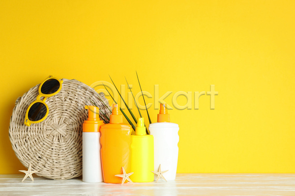 사람없음 JPG 포토 해외이미지 노란색 밀짚 바캉스 바캉스용품 불가사리 선글라스 여름휴가 오브젝트 용기(그릇)