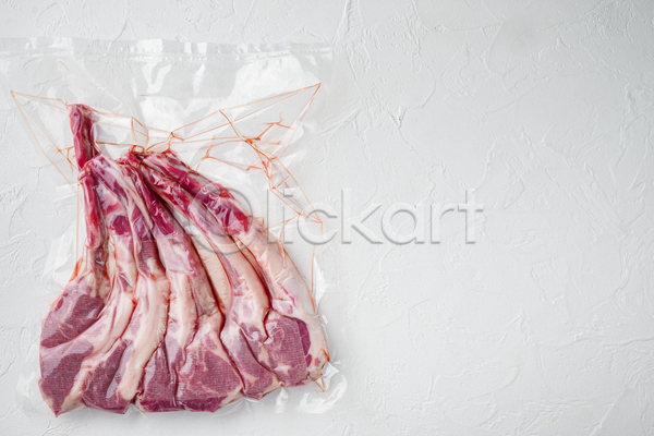 신선 사람없음 JPG 포토 해외이미지 날것 생고기 실내 양갈비 양고기 육류 음식 진공포장 포장 흰배경