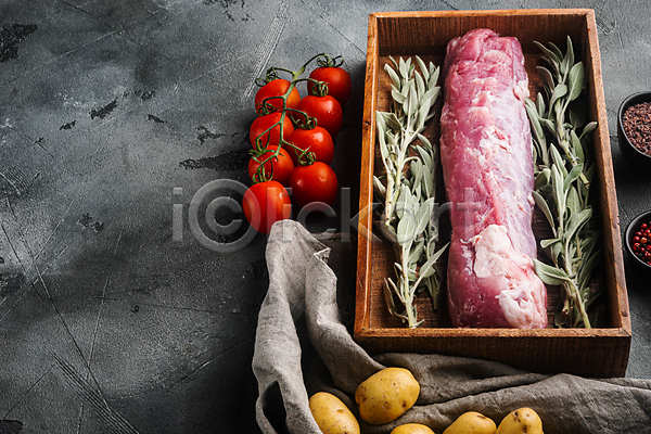 사람없음 JPG 포토 하이앵글 해외이미지 감자 돼지고기 방울토마토 생고기 세이지 식재료 천(직물) 카피스페이스 허브