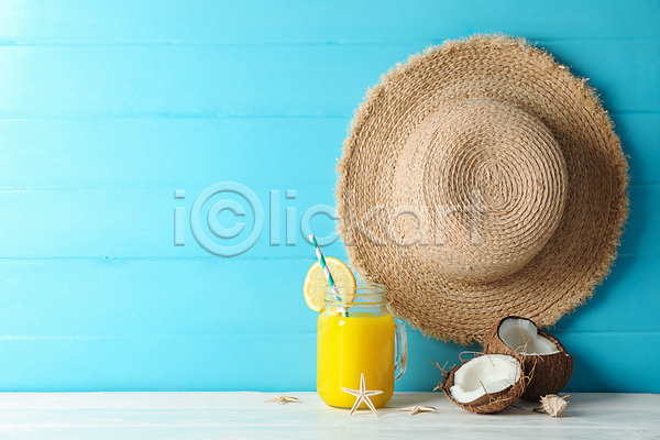 사람없음 JPG 포토 해외이미지 밀짚모자 불가사리 빨대 소라 스튜디오촬영 여름(계절) 오렌지주스 카피스페이스 코코넛