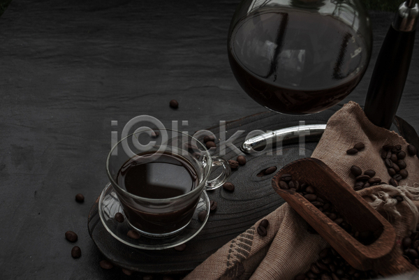 사람없음 JPG 포토 해외이미지 나무배경 드립커피 스쿱 실내 원두 천(직물) 커피 커피잔 커피포트 컵받침