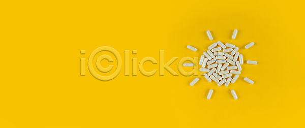 마케팅 사람없음 JPG 포토 해외이미지 건강 공백 노란색 돌봄 레이아웃 모양 미니멀 미니멀리스트 백그라운드 알약 약 약국 조제 진통제 질병 치료 치료제 카피스페이스 컨셉 태양 텍스트 파란색 하트 해외포토 헬프 흙더미 흰색