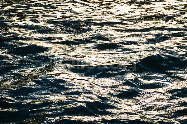 순수 신선 사람없음 JPG 포토 해외이미지 강조 내추럴 물 물결 바다 백그라운드 벽지 빛 심플 액체 어둠 여름(계절) 자연 잔물결 질감 추상 파도 패턴 표면 호수