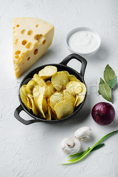 사람없음 JPG 포토 해외이미지 감자칩 소스(음식) 실내 양송이 월계수잎 치즈 칩(음식) 흰배경