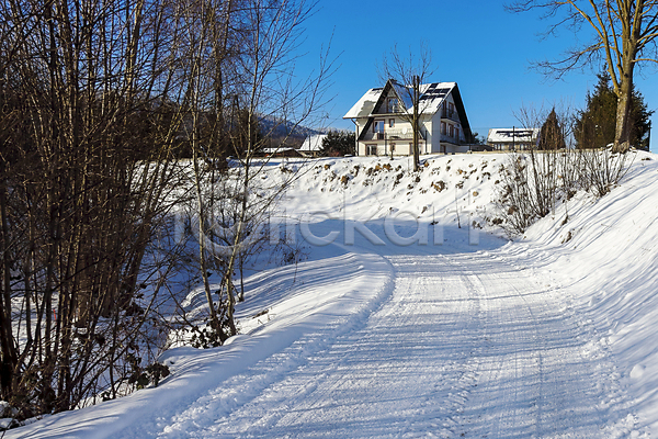 추위 사람없음 JPG 포토 해외이미지 겨울 계절 교통시설 굴곡 눈내림 도로 산 여행 자연 풍경(경치) 하늘 흰색