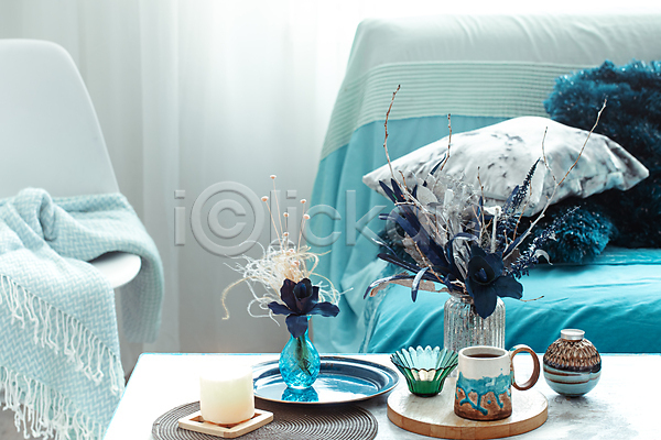사람없음 JPG 포토 해외이미지 꽃병 드라이플라워 머그컵 소파 실내 오브젝트 인테리어 파란색