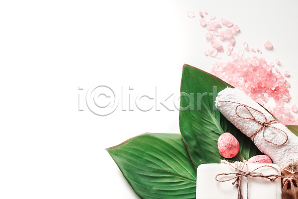 사람없음 JPG 포토 하이앵글 해외이미지 바디케어 분홍색 수건 수제비누 스파용품 열대잎 오브젝트 입욕소금 입욕제