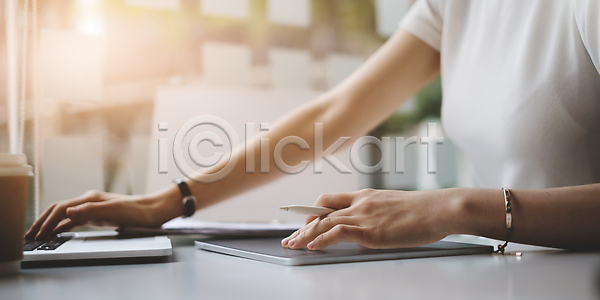 계획 아이디어 혁명 사람 사람없음 JPG 포토 해외이미지 개발 건축가 견본 공책 교육 그래픽 그리기 기술 노트북 디자이너 모니터 방법 브레인스토밍 사이버 스케치 스크린 실내 알약 인터넷 작업 작업실 직업 직장 창조 책상 컬러풀 키보드 터치 패드 펜 프로젝트 프리랜서 해외포토