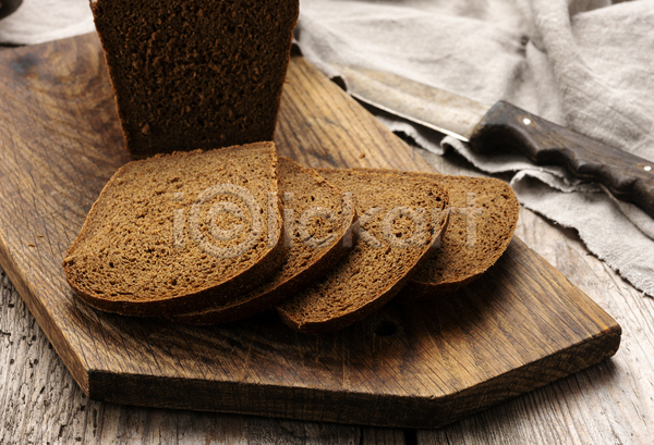 사람없음 JPG 포토 해외이미지 나무도마 나무배경 단면 슬라이스 식빵 실내 호밀빵