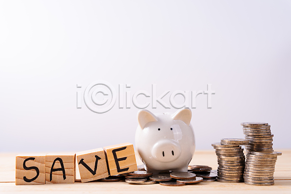 사람없음 JPG 포토 해외이미지 경제 금융 나무블록 동전 동전탑 돼지저금통 실내 영어 저축 흰배경