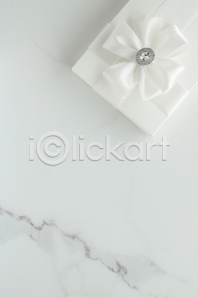 사람없음 JPG 포토 해외이미지 대리석 리본 선물상자 오브젝트 포장 한개 흰색