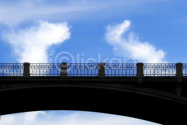 사람없음 JPG 포토 해외이미지 구름(자연) 다리(건축물) 울타리 하늘