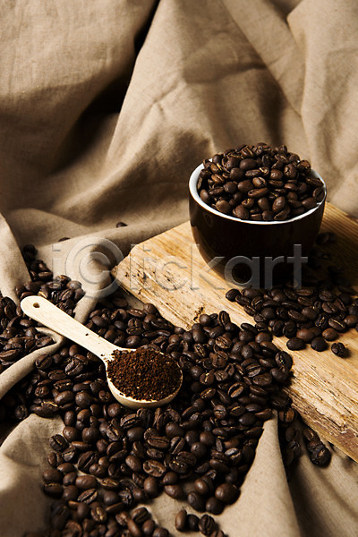 사람없음 JPG 포토 하이앵글 나무스푼 도마 스튜디오촬영 실내 오브젝트 원두 천(직물) 카페 커피 커피가루