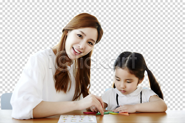 함께함 행복 화목 30대 두명 성인 여자 여자만 한국인 PNG 앞모습 편집이미지 가족 딸 모녀 미소(표정) 상반신 색종이 앉기 엄마 종이접기 편집소스