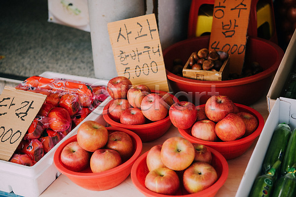 사람없음 JPG 포토 과일 과일가게 단감 바구니 밤(견과류) 사과 수원시장 시장 야외 재래시장 전통시장 주간 지동시장 한국