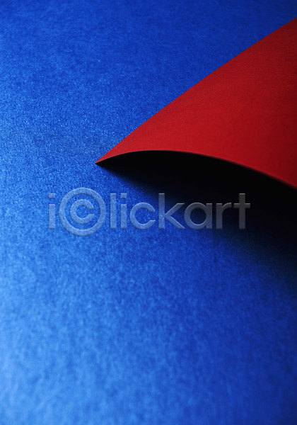 사람없음 JPG 포토 하이앵글 그림자 백그라운드 스튜디오촬영 실내 오브젝트 종이 카피스페이스 컬러풀 클래식블루 트렌드컬러 파란색 페이퍼아트 프레임 플랫레이