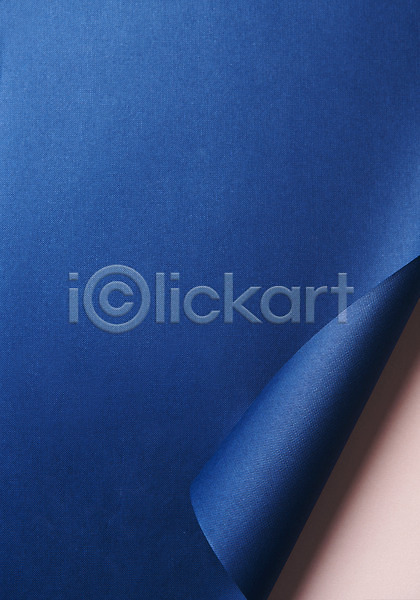 사람없음 JPG 포토 하이앵글 백그라운드 스튜디오촬영 실내 오브젝트 종이 카피스페이스 컬러풀 클래식블루 트렌드컬러 파란색 페이퍼아트 프레임 플랫레이