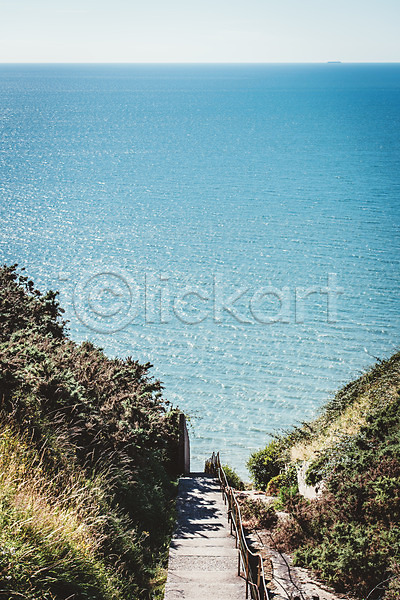 사람없음 JPG 포토 계단 내리막 바다 산책로 수평선 야외 유럽 유럽풍경 주간 풍경(경치) 하늘 해외풍경