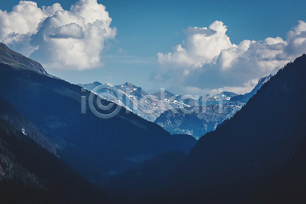 사람없음 JPG 포토 구름(자연) 나무 산 산장 소나무 숲 알프스 야외 유럽풍경 자연 주간 풍경(경치) 하늘 해외풍경