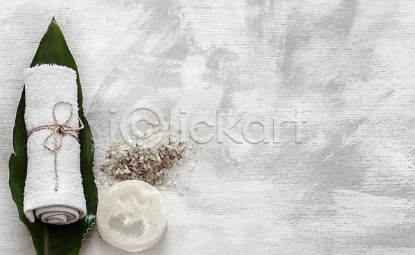 사람없음 JPG 포토 하이앵글 해외이미지 바디케어 수건 수제비누 스파용품 야자수잎 오브젝트 입욕소금 흰색