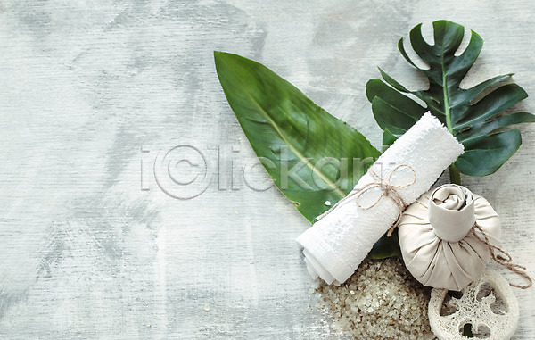 사람없음 JPG 포토 하이앵글 해외이미지 바디케어 수건 수제비누 스파용품 야자수잎 열대잎 오브젝트