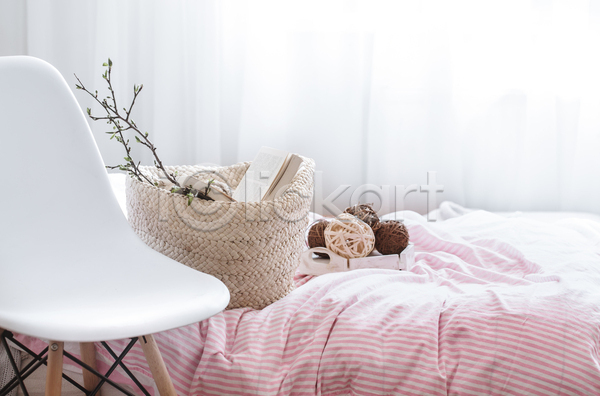 감성 사람없음 JPG 포토 해외이미지 겨울 바구니 식물 실내 실뭉치 오브젝트 의자 이불 침대 커튼