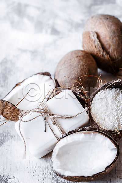 사람없음 JPG 포토 하이앵글 해외이미지 바디케어 수제비누 스파용품 오브젝트 입욕소금 코코넛 흰색