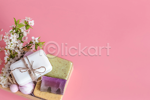 사람없음 JPG 포토 하이앵글 해외이미지 꽃 바디케어 분홍색 수제비누 스파용품 오브젝트 원형 입욕제