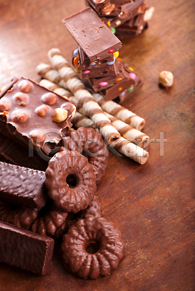 달콤 사람없음 JPG 포토 해외이미지 갈색 견과류 과자 나무바닥 백그라운드 쌓기 초콜릿