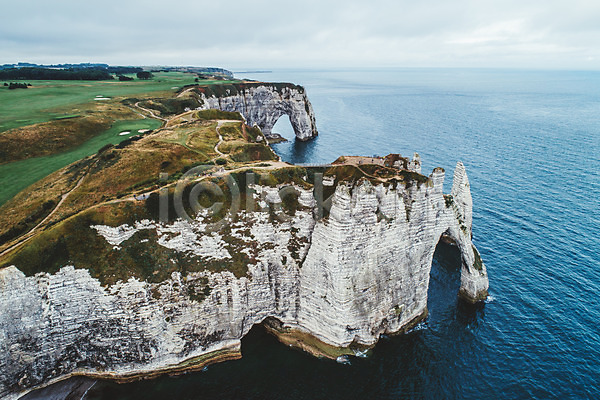 사람없음 JPG 포토 항공촬영 바다 바위(돌) 야외 에트르타 여행 유럽풍경 자연 전경 절벽 주간 풍경(경치) 프랑스 하늘 해외풍경