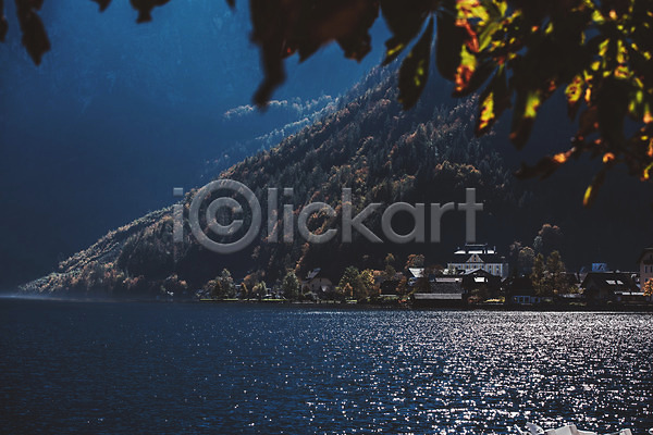 사람없음 JPG 포토 나무 나뭇가지 마을 야외 여행 오스트리아 유럽풍경 자연 주간 주택 풍경(경치) 할슈타트 해외풍경 호수
