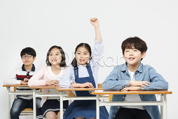 10대 남자 사람 어린이 여러명 여자 초등학생 한국인 JPG 앞모습 포토 교과서 교실 교육 누끼 미소(표정) 발표 상반신 손들기 수업 스튜디오촬영 실내 앉기 응시 의자 책 책상 초등교육 친구 학교 학생 학원 흰배경