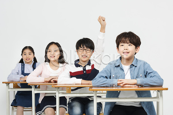 10대 남자 사람 어린이 여러명 여자 초등학생 한국인 JPG 앞모습 포토 교과서 교실 교육 누끼 미소(표정) 발표 상반신 손들기 수업 스튜디오촬영 실내 앉기 응시 의자 책 책상 초등교육 친구 학교 학생 학원 흰배경