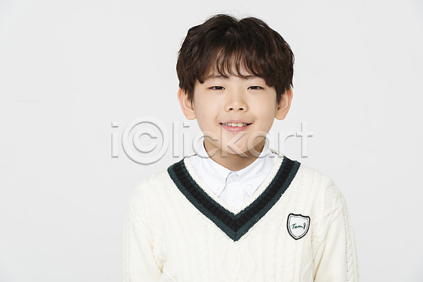 10대 남자 사람 소년 소년한명만 어린이 초등학생 한국인 한명 JPG 앞모습 포토 교육 남학생 모션 미소(표정) 상반신 스튜디오촬영 실내 어린이라이프 응시 학교 학생 학원 흰배경