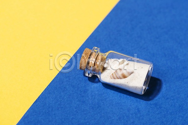 사람없음 JPG 포토 계절 노란색 모래 바캉스 백그라운드 병(담는) 소라 스튜디오촬영 실내 여름(계절) 여름휴가 오브젝트 유리병 종이 컬러풀 파란색 휴가
