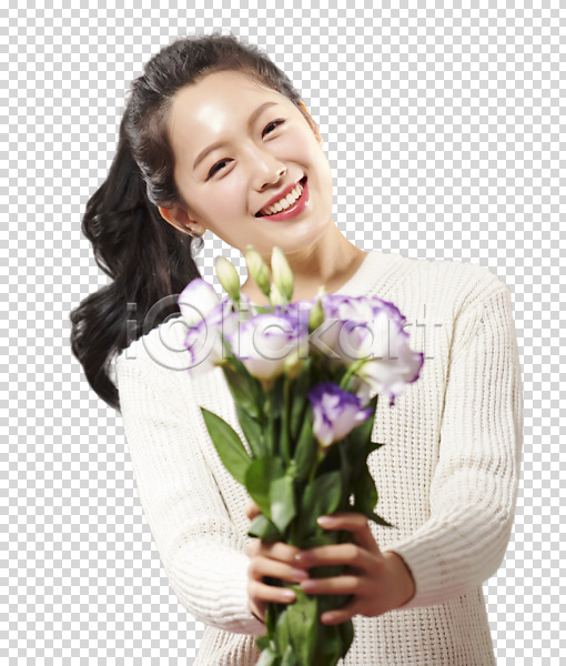 즐거움 행복 20대 성인 성인여자한명만 여자 한국인 한명 PNG 앞모습 편집이미지 꽃 꽃다발 들기 미소(표정) 상반신 손내밀기 여대생 응시 의료성형뷰티 편집소스