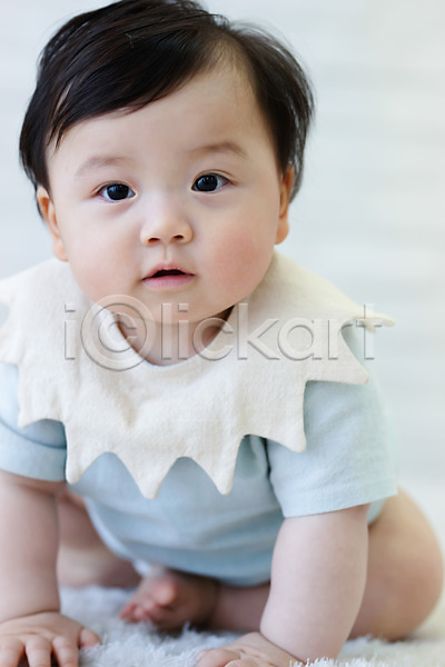 귀여움 보호 성장 남자 남자아기한명만 아기 한국인 한명 JPG 근접촬영 앞모습 포토 스튜디오촬영 실내 응시 전신