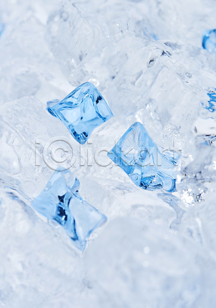 시원함 차가움 사람없음 JPG 포토 백그라운드 스튜디오촬영 실내 얼음 얼음조각 여러개 오브젝트 투명 파란색