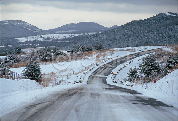 사람없음 JPG 포토 겨울 계절 길 눈(날씨) 도로 사계절 산 설경 야외 자연 주간 초원(자연) 풍경(경치)
