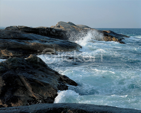 사람없음 JPG 포토 돌(바위) 물보라 바다 바위(돌) 섬 야외 자연 주간 파도 풍경(경치)