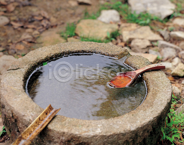 사람없음 JPG 포토 돌(바위) 물 바위(돌) 샘물 야외 옹달샘 이끼 자연 주간 풍경(경치) 한국전통